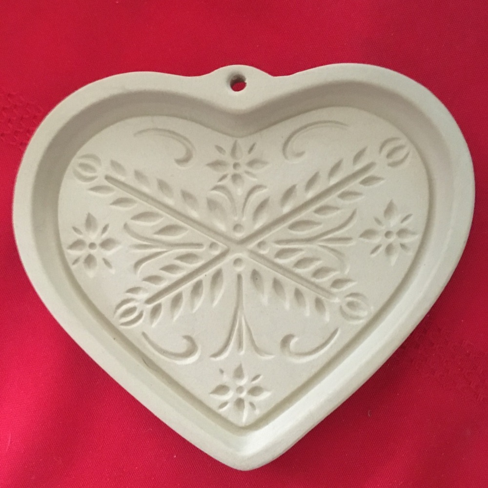 NWOT Pampered Chef 2000 Anniversary Heart Family Heritage Stoneware Cookie Stone